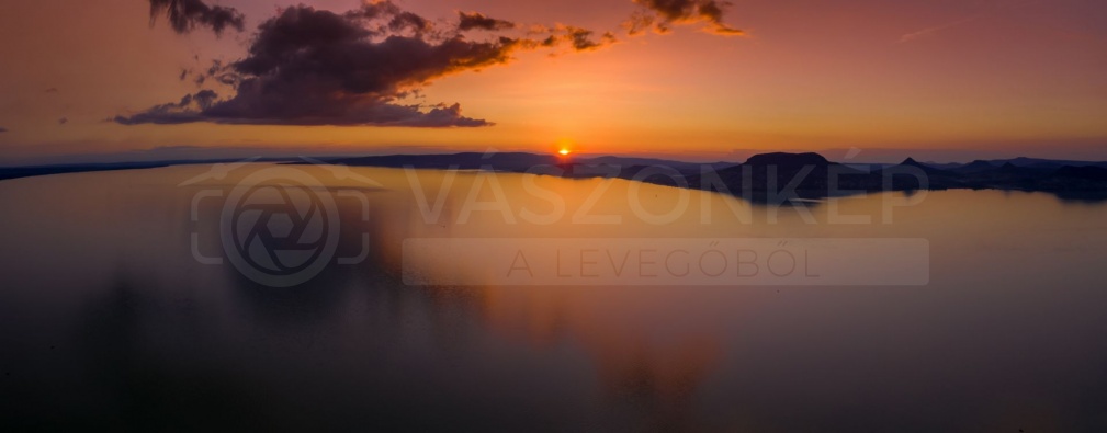 Badacsony naplementében Fonyódról nézve